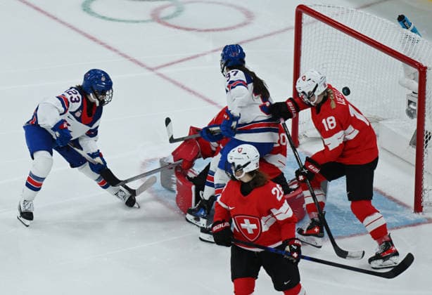 (260210) -- MILAN, Feb. 10, 2026 -- Players of both sides vie for the puck during the Ice hockey, Eishockey women s preliminary round group A match between Switzerland and the United States at the Milan-Cortina 2026 Olympic Winter games, Winterspiele,Spiele, Summer games in Milan, Italy, Feb. 9, 2026. ) (MICO2026)ITALY-MILAN-OLYMPIC WINTER GAMES-ICE HOCKEY-WOMEN-PRELIMINARY-SUI VS USA ZhangxHaofu 