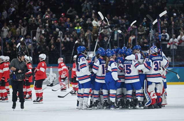 (260210) -- MILAN, Feb. 10, 2026 -- Players of the United States celebrate winning the Ice hockey, Eishockey women s preliminary round group A match between Switzerland and the United States at the Milan-Cortina 2026 Olympic Winter games, Winterspiele,Spiele, Summer games in Milan, Italy, Feb. 9, 2026. ) (MICO2026)ITALY-MILAN-OLYMPIC WINTER GAMES-ICE HOCKEY-WOMEN-PRELIMINARY-SUI VS USA ZhangxHaofu 