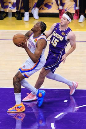 February 9, 2026, Los Angeles, California, USA: Jalen Williams 8 of the Oklahoma City Thunder attempts a layup as Austin Reaves 15 of the Los Angeles Lakers defends during their regular season NBA, Basketball Herren, USA game on Monday February 9, 2026 at Crypto.com Arena in Los Angeles, California. ARIANA RUIZ PI Los Angeles USA - ZUMAp124 20260209_zaa_p124_013 Copyright: xArianaxRuizx