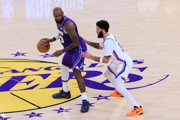 February 9, 2026, Los Angeles, California, USA: Kenrich Williams 34 of the Oklahoma City Thunder guards LeBron James 23 of the Los Angeles Lakers during their regular season NBA, Basketball Herren, USA game on Monday February 9, 2026 at Crypto.com Arena in Los Angeles, California. ARIANA RUIZ PI Los Angeles USA - ZUMAp124 20260209_zaa_p124_019 Copyright: xArianaxRuizx