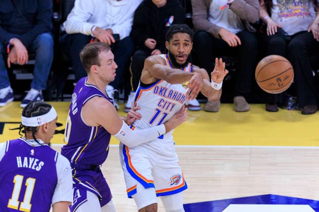 February 9, 2026, Los Angeles, California, USA: Isaiah Joe 11 of the Oklahoma City Thunder passes the ball as Luke Kennard 10 of the Los Angeles Lakers defends during their regular season NBA, Basketball Herren, USA game on Monday February 9, 2026 at Crypto.com Arena in Los Angeles, California. ARIANA RUIZ PI Lakers Vs. Thunder  - ZUMAp124 20260209_zaa_p124_015 Copyright: xArianaxRuizx