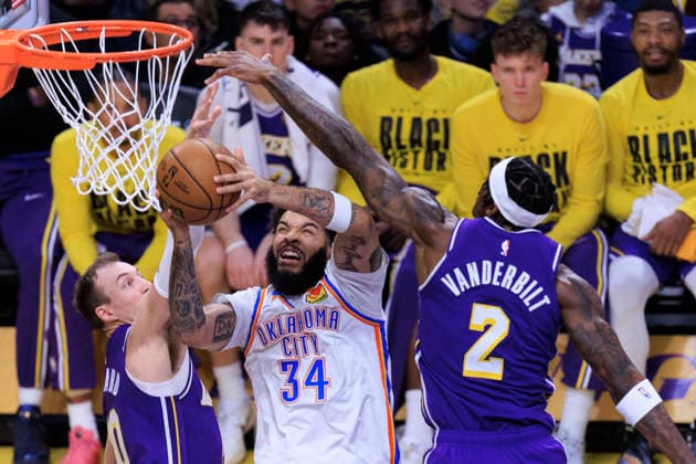 February 9, 2026, Los Angeles, California, USA: Luke Kennard 10 and Jarred Vanderbilt 2 of the Los Angeles Lakers attempt to block Kenrich Williams 34 of the Oklahoma City Thunder during their regular season NBA, Basketball Herren, USA game on Monday February 9, 2026 at Crypto.com Arena in Los Angeles, California. ARIANA RUIZ PI Lakers Vs. Thunder  - ZUMAp124 20260209_zaa_p124_016 Copyright: xArianaxRuizx