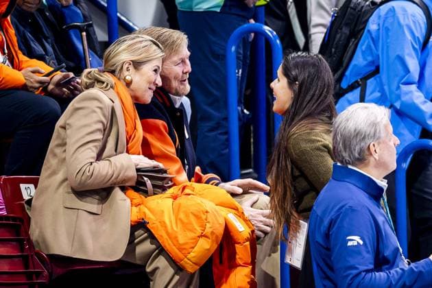 MILAN - Queen Maxima and King Willem-Alexander in the stands of the Milan Ice Skating Area during the women s 500-meter qualifying event at the Winter Olympics. ROBIN VAN LONKHUIJSEN ANP xVIxANPxSportx xxANPxIVx 550223206 originalFilename: 550223206.jpg