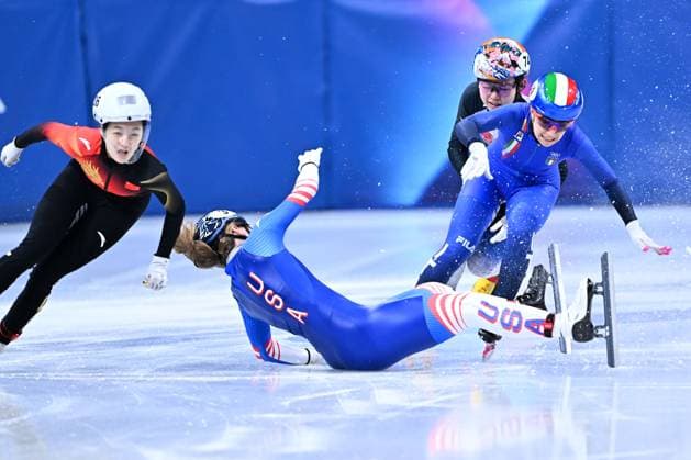 US Corinne Stoddard falls during the women s 500m heats of the Short Track Speed skating, Eisschnelllauf competition at the Milano Cortina 2026 Olympic Winter games, Winterspiele,Spiele, Summer games on Tuesday 10 February 2026 in Milan, Italy. The XXV Winter Olympics take place from 6 to 22 February 2026 in Italy. JASPERxJACOBS  x162342768x