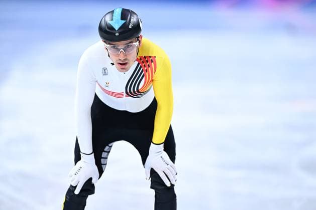 Belgian shorttrack skater Stijn Desmet pictured during the Men 1000m heats in the Short Track Speed skating, Eisschnelllauf competition at the Milano Cortina 2026 Olympic Winter games, Winterspiele,Spiele, Summer games on Tuesday 10 February 2026 in Milan, Italy. The XXV Winter Olympics take place from 6 to 22 February 2026 in Italy. JASPERxJACOBS  x162350045x