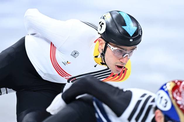 Belgian shorttrack skater Stijn Desmet pictured in action during the Men 1000m heats in the Short Track Speed skating, Eisschnelllauf competition at the Milano Cortina 2026 Olympic Winter games, Winterspiele,Spiele, Summer games on Tuesday 10 February 2026 in Milan, Italy. The XXV Winter Olympics take place from 6 to 22 February 2026 in Italy. JASPERxJACOBS  x162350646x