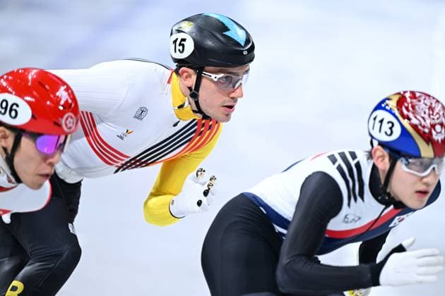 Belgian shorttrack skater Stijn Desmet pictured in action during the Men 1000m heats in the Short Track Speed skating, Eisschnelllauf competition at the Milano Cortina 2026 Olympic Winter games, Winterspiele,Spiele, Summer games on Tuesday 10 February 2026 in Milan, Italy. The XXV Winter Olympics take place from 6 to 22 February 2026 in Italy. JASPERxJACOBS  x162351844x