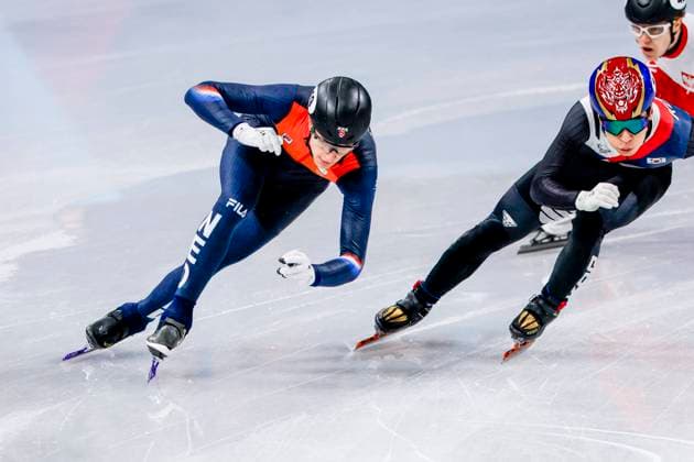 Daeheon Hwang of Republic of Korea and Teun Boer of the Netherlands Men s 1000m, Milano Cortina 2026 Winter Olympics: Day 4, Short Track Speed skating, Eisschnelllauf - Milano Cortina 2026 Winter Olympics: Day 4, Milano Speed Skating Stadium, February 10, 2026, Milan, Italy.