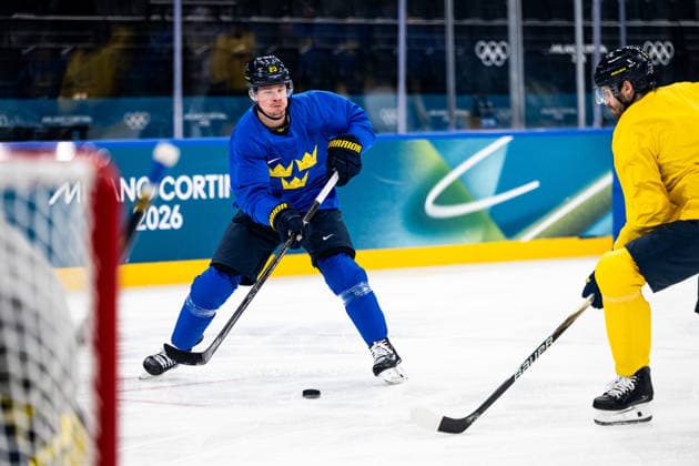 260210 Lucas Raymond of Sweden at an Ice hockey, Eishockey practice session during day 4 of the 2026 Winter Olympics on February 10, 2026 in Milan. Photo: Carl Sandin BILDBYRAN kod CS CS0866 ishockey ice hockey Olympic Games, Olympische Spiele, Olympia, OS olympics winter olympics os ol olympiska spel vinter-os olympiske leker milano cortina 2026 milan cortina 2026 milano cortina 2026 olympic games milano cortina 2026 winter olympic games milano cortina-os milano cortina-ol vinter-ol 4 bbeng sverige sweden *** 260210 Lucas Raymond of Sweden at an ice hockey practice session during day 4 of the 2026 Winter Olympics on February 10, 2026 in Milan Photo Carl Sandin BILDBYRAN code CS CS0866 ice hockey ice hockey olympic games olympics winter olympics os ol olympiska spel vinter os olympiske leker milano cortina 2026 milan cortina 2026 milano cortina 2026 olympic games milano cortina 2026 winter olympic games milano cortina os milano cortina ol vinter ol 4 bbeng sverige sweden  Copyright: CARLxSANDIN BB260210CS008