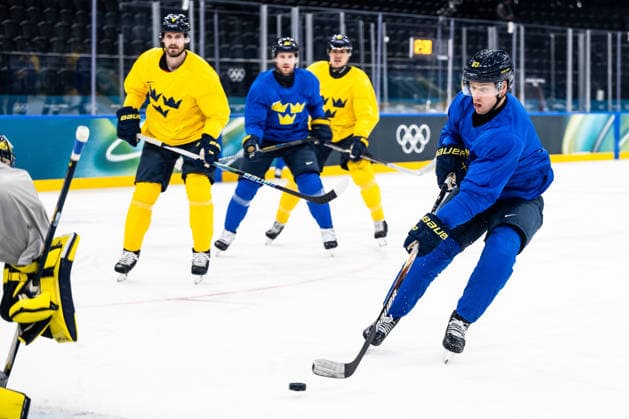 260210 Jesper Bratt of Sweden at an Ice hockey, Eishockey practice session during day 4 of the 2026 Winter Olympics on February 10, 2026 in Milan. Photo: Carl Sandin BILDBYRAN kod CS CS0866 ishockey ice hockey Olympic Games, Olympische Spiele, Olympia, OS olympics winter olympics os ol olympiska spel vinter-os olympiske leker milano cortina 2026 milan cortina 2026 milano cortina 2026 olympic games milano cortina 2026 winter olympic games milano cortina-os milano cortina-ol vinter-ol 4 bbeng sverige sweden *** 260210 Jesper Bratt of Sweden at an ice hockey practice session during day 4 of the 2026 Winter Olympics on February 10, 2026 in Milan Photo Carl Sandin BILDBYRAN code CS CS0866 ice hockey ice hockey olympic games olympics winter olympics os ol olympiska spel vinter os olympiske leker milano cortina 2026 milan cortina 2026 milano cortina 2026 olympic games milano cortina 2026 winter olympic games milano cortina os milano cortina ol vinter ol 4 bbeng sverige sweden  Copyright: CARLxSANDIN BB260210CS009