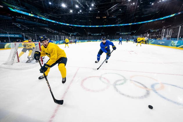 260210 Pontus Holmberg and Elias Lindholm of Sweden at an Ice hockey, Eishockey practice session during day 4 of the 2026 Winter Olympics on February 10, 2026 in Milan. Photo: Carl Sandin BILDBYRAN kod CS CS0866 ishockey ice hockey Olympic Games, Olympische Spiele, Olympia, OS olympics winter olympics os ol olympiska spel vinter-os olympiske leker milano cortina 2026 milan cortina 2026 milano cortina 2026 olympic games milano cortina 2026 winter olympic games milano cortina-os milano cortina-ol vinter-ol 4 bbeng sverige sweden *** 260210 Pontus Holmberg and Elias Lindholm of Sweden at an ice hockey practice session during day 4 of the 2026 Winter Olympics on February 10, 2026 in Milan Photo Carl Sandin BILDBYRAN kod CS CS0866 ishockey ice hockey olympic games olympics winter olympics os ol olympiska spel vinter os olympiske leker milano cortina 2026 milan cortina 2026 milano cortina 2026 olympic games milano cortina 2026 winter olympic games milano cortina os milano cortina ol vinter ol 4 bbeng sverige sweden  Copyright: CARLxSANDIN BB260210CS011