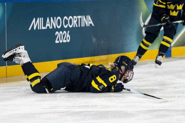 260210 Hilda Svensson of Sweden in pain in the women s Ice hockey, Eishockey game between Japan and Sweden during day 4 of the 2026 Winter Olympics on February 10, 2026 in Milan. Photo: Emma Wallskog BILDBYRAN kod EW EW0626 ishockey ice hockey Olympic Games, Olympische Spiele, Olympia, OS olympics winter olympics os ol olympiska spel vinter-os olympiske leker milano cortina 2026 milan cortina 2026 milano cortina 2026 olympic games milano cortina 2026 winter olympic games milano cortina-os milano cortina-ol vinter-ol 4 bbeng sweden sverige dam japan *** 260210 Hilda Svensson of Sweden in pain in the women s ice hockey game between Japan and Sweden during day 4 of the 2026 Winter Olympics on February 10, 2026 in Milan Photo Emma Wallskog BILDBYRAN kod EW EW0626 ishockey ice hockey olympic games olympics winter olympics os ol olympiska spel vinter os olympiske leker milano cortina 2026 milan cortina 2026 milano cortina 2026 olympic games milano cortina 2026 winter olympic games milano cortina os milano cortina ol vinter ol 4 bbeng sweden sverige dam japan  Copyright: EMMAxWALLSKOG BB260210EW009