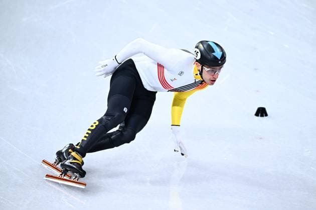 Belgian shorttrack skater Stijn Desmet pictured in action during the quarterfinals of the Mixed Team Relay of the Short Track Speed skating, Eisschnelllauf competition at the Milano Cortina 2026 Olympic Winter games, Winterspiele,Spiele, Summer games on Tuesday 10 February 2026 in Milan, Italy. The XXV Winter Olympics take place from 6 to 22 February 2026 in Italy. JASPERxJACOBS  x162362065x