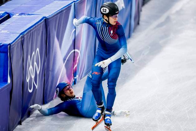 crash Cloe Ollivier of France and Etienne Bastier of France Mixed Team Relay Quarterfinals, Milano Cortina 2026 Winter Olympics: Day 4, Short Track Speed skating, Eisschnelllauf - Milano Cortina 2026 Winter Olympics: Day 4, Milano Speed Skating Stadium, February 10, 2026, Milan, Italy.