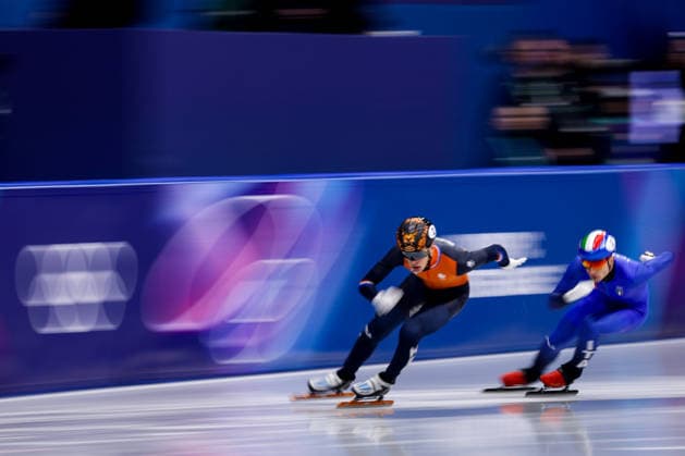 2026-02-10 Short Track Speed skating, Eisschnelllauf - Milano Cortina 2026 Winter Olympics - Day 4 MILAN, ITALY - FEBRUARY 10: A slow shutter speed photograph shows Jens van t Wout of the Netherlands competing in the Mixed Team Relay during Day 4 of Short Track Speed Skating - Milano Cortina 2026 Winter Olympics at Milano Ice Skating Arena on February 10, 2026 in Milan, Italy. (Photo by Joris Verwijst BSR Agency) Milan Italy Content not available for redistribution in The Netherlands directly or indirectly through any third parties. Copyright: xBSRxAgencyx