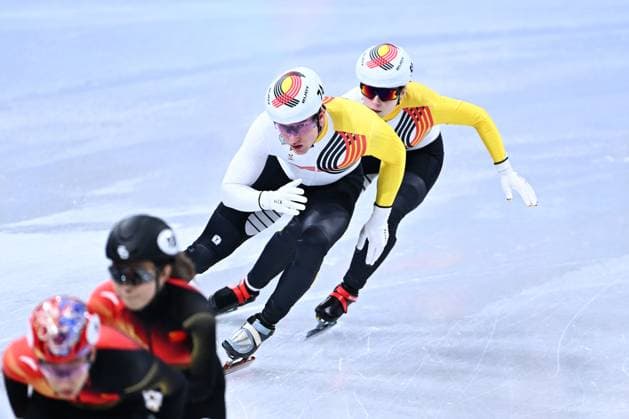 Belgian shorttrack skater Ward Petre and Belgian shorttrack skater Tineke den Dulk pictured in action during the quarterfinals of the Mixed Team Relay of the Short Track Speed skating, Eisschnelllauf competition at the Milano Cortina 2026 Olympic Winter games, Winterspiele,Spiele, Summer games on Tuesday 10 February 2026 in Milan, Italy. The XXV Winter Olympics take place from 6 to 22 February 2026 in Italy. JASPERxJACOBS  x162364059x