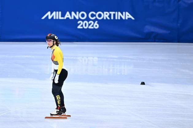 Belgian shorttrack skater Hanne Desmet pictured during the quarterfinals of the Mixed Team Relay of the Short Track Speed skating, Eisschnelllauf competition at the Milano Cortina 2026 Olympic Winter games, Winterspiele,Spiele, Summer games on Tuesday 10 February 2026 in Milan, Italy. The XXV Winter Olympics take place from 6 to 22 February 2026 in Italy. JASPERxJACOBS  x162364171x
