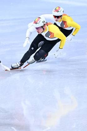 Belgian shorttrack skater Ward Petre and Belgian shorttrack skater Tineke den Dulk pictured in action during the quarterfinals of the Mixed Team Relay of the Short Track Speed skating, Eisschnelllauf competition at the Milano Cortina 2026 Olympic Winter games, Winterspiele,Spiele, Summer games on Tuesday 10 February 2026 in Milan, Italy. The XXV Winter Olympics take place from 6 to 22 February 2026 in Italy. JASPERxJACOBS  x162364314x