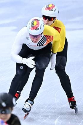 Belgian shorttrack skater Ward Petre and Belgian shorttrack skater Tineke den Dulk pictured in action during the quarterfinals of the Mixed Team Relay of the Short Track Speed skating, Eisschnelllauf competition at the Milano Cortina 2026 Olympic Winter games, Winterspiele,Spiele, Summer games on Tuesday 10 February 2026 in Milan, Italy. The XXV Winter Olympics take place from 6 to 22 February 2026 in Italy. JASPERxJACOBS  x162364685x