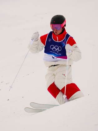 February 10, 2026, Livigno, Italy: Canada s Julien Viel, from Quebec City, competes in the men s moguls qualification at the Milano Cortina 2026 Winter Olympic Games, Olympische Spiele, Olympia, OS in Livigno, Italy on Tuesday, Feb. 10, 2026. Canada News - February 10, 2026  - ZUMAc35_ 20260210_zaf_c35_022 Copyright: xSeanxKilpatrickx