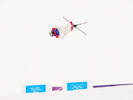 February 10, 2026, Livigno, Italy: Canada s Elliot Vaillancourt from Drummondville, Que., competes in the men s moguls qualification at the Milano Cortina 2026 Winter Olympic Games, Olympische Spiele, Olympia, OS in Livigno, Italy on Tuesday, Feb. 10, 2026. Canada News - February 10, 2026  - ZUMAc35_ 20260210_zaf_c35_027 Copyright: xSeanxKilpatrickx