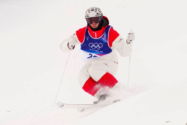 February 10, 2026, Livigno, Italy: Canada s Elliot Vaillancourt, from Drummondville, Que., competes in the men s moguls qualification at the Milano Cortina 2026 Winter Olympic Games, Olympische Spiele, Olympia, OS in Livigno, Italy on Tuesday, Feb. 10, 2026. Canada News - February 10, 2026  - ZUMAc35_ 20260210_zaf_c35_028 Copyright: xSeanxKilpatrickx
