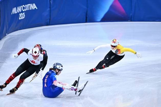 Belgian shorttrack skater Tineke den Dulk pictured in action during the semifinals of the Mixed Team Relay of the Short Track Speed skating, Eisschnelllauf competition at the Milano Cortina 2026 Olympic Winter games, Winterspiele,Spiele, Summer games on Tuesday 10 February 2026 in Milan, Italy. The XXV Winter Olympics take place from 6 to 22 February 2026 in Italy. JASPERxJACOBS  x162368938x