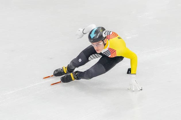 2026-02-10 - Milano Cortina 2026 Winter Olympics MILAN, ITALY - FEBRUARY 10: Stijn Desmet of Belgium performing on the Mixed Team Relay - Quarterfinals during the Milano Cortina 2026 Winter Olympics at the Milano Ice Skating Arena on February 10, 2026 in Milan, Italy Milan Milano Ice Skating Arena Italy Content not available for redistribution in The Netherlands directly or indirectly through any third parties. Copyright: xAndrexWeeningx