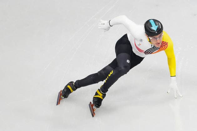 2026-02-10 - Milano Cortina 2026 Winter Olympics MILAN, ITALY - FEBRUARY 10: Stijn Desmet of Belgium performing on the Mixed Team Relay - Quarterfinals during the Milano Cortina 2026 Winter Olympics at the Milano Ice Skating Arena on February 10, 2026 in Milan, Italy Milan Milano Ice Skating Arena Italy Content not available for redistribution in The Netherlands directly or indirectly through any third parties. Copyright: xAndrexWeeningx