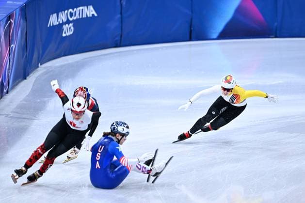 Belgian shorttrack skater Tineke den Dulk pictured in action during the semifinals of the Mixed Team Relay of the Short Track Speed skating, Eisschnelllauf competition at the Milano Cortina 2026 Olympic Winter games, Winterspiele,Spiele, Summer games on Tuesday 10 February 2026 in Milan, Italy. The XXV Winter Olympics take place from 6 to 22 February 2026 in Italy. JASPERxJACOBS  x162369916x