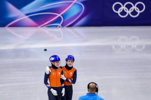 2026-02-10 Short Track Speed skating, Eisschnelllauf - Milano Cortina 2026 Winter Olympics - Day 4 MILAN, ITALY - FEBRUARY 10: Xandra Velzeboer of the Netherlands, Michelle Velzeboer of the Netherlands looks dejected after competing in the Mixed Team Relay during Day 4 of Short Track Speed Skating - Milano Cortina 2026 Winter Olympics at Milano Ice Skating Arena on February 10, 2026 in Milan, Italy. (Photo by Joris Verwijst BSR Agency) Milan Italy Content not available for redistribution in The Netherlands directly or indirectly through any third parties. Copyright: xBSRxAgencyx