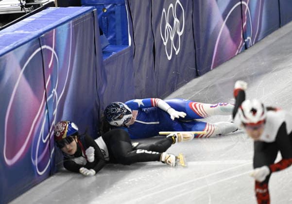 Winter Olympics - Short Track Speed skating, Eisschnelllauf Mixed Team Relay STODDARD Corinne team of USA and and SARAULT Courtney team of Canada during the Mixed relay short track event Milano Cortina 2026 Winter Olympics - Day 6 on February 10, 2026 at the Ice Skating Arena in Milan, Italy. Photo by JMP ABACAPRESS.COM Milan Italy  Copyright: xJMP ABACAx