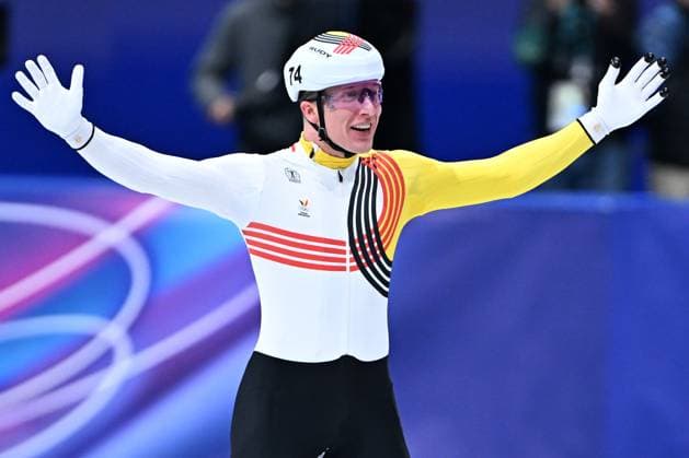 Belgian shorttrack skater Ward Petre celebrates a bronze medal after the Final of the Mixed Team Relay of the Short Track Speed skating, Eisschnelllauf competition at the Milano Cortina 2026 Olympic Winter games, Winterspiele,Spiele, Summer games on Tuesday 10 February 2026 in Milan, Italy. The XXV Winter Olympics take place from 6 to 22 February 2026 in Italy. JASPERxJACOBS  x162373955x