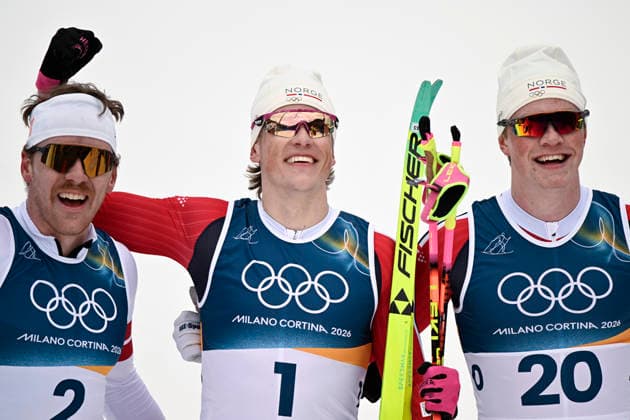 LKS 20260210 Winner, Johannes Hösflot Kläbo of Norway after the men s Sprint Classic Final at the Milano Cortina Winter Olympics at the Tesero Cross Country Skiing Stadium on February 10, 2026. Left silver-medalist US Ben Ogden, right bronze-medalist Oskar Opstad Vike of Norway. - MARKKU ULANDER Tesero Italy v8ZzLzA9JK4  Copyright: xMarkkuxUlanderx v8ZzLzA9JK4