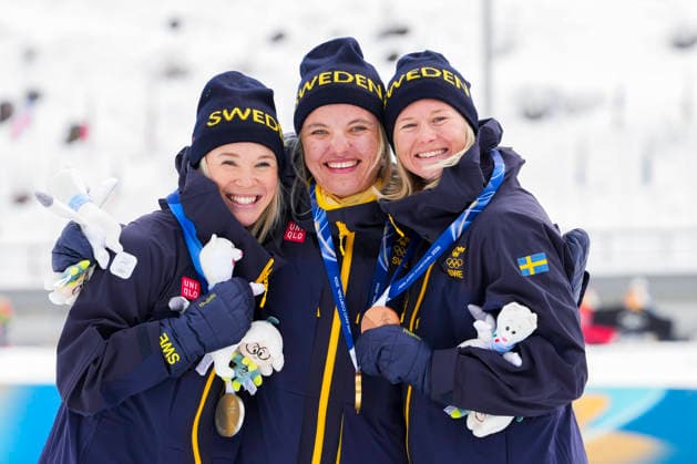 Winter Olympics in Milan Cortina 2026 Val di Fiemme, Italy 20260210. Jonna Sundling from Sweden, Linn Svahn from Sweden and Maja Dahlqvist from Sweden cheer during the cross-country sprint finals at Lago di Tesero during the Winter Olympics in Milano Cortina 2026. Photo: Lise Aserud NTB Val di Fiemme Italy EDITORIAL USE ONLY. RESTRICTED USE FOR BETTING COMPANIES Ref:_SPO8EvQJwrOCAs.jpg *** Winter Olympics in Milan Cortina 2026 Val di Fiemme, Italy 20260210 Jonna Sundling from Sweden, Linn Svahn from Sweden and Maja Dahlqvist from Sweden cheer during the cross country sprint finals at Lago di Tesero during the Winter Olympics in Milano Cortina 2026 Photo Lise Aserud NTB Val di Fiemme Italy EDITORIAL USE ONLY RESTRICTED USE FOR BETTING COMPANIES  Copyright: xLisexAserudx xNTBx