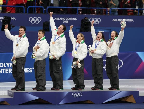 February 10, 2026, Milan, Lombardy, Italy: PIETRO SIGHEL, LUCA SPECHENHAUSER, THOMAS NADALINI, ARIANNA FONTANA, CHIARA BETTI and ELISA CONFORTOLA of Team Italy celebrate winning the gold medal in the Mixed Team Relay final of the Short Track Speed skating, Eisschnelllauf at the Milano Cortina 2026 Winter Olympic Games, Olympische Spiele, Olympia, OS Milan Italy - ZUMAc179 20260210_oly_c179_040 Copyright: xMickaelxChavetx