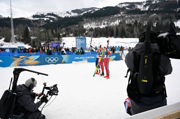 Winner, Johannes Hösflot Kläbo of Norway (C) after the men s Sprint Classic Final at the Milano Cortina Winter Olympics at the Tesero Cross Country Skiing Stadium on February 10, 2026. Left silver-medalist US Ben Ogden, right bronze-medalist Oskar Opstad Vike of Norway. - MARKKU ULANDER Tesero Italy b4rgoUEK12E  Copyright: xMarkkuxUlanderx b4rgoUEK12E