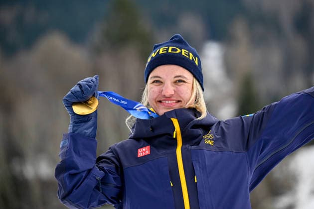 VAL DI FIEMME, ITALY 20260210 Swedish triple: Jonna Sundling, silver, Maja Dahlqvist, bronze, and Linn Svahn, gold, after the women s sprint final during the Winter Olympics in Val di Fiemme, Italy. *** The image is included in the SPORTS PACKAGE. For others PAYMENT IMAGE *** VAL DI FIEMME ITALY x10430x *** VAL DI FIEMME, ITALY 20260210 Swedish triple Jonna Sundling, silver, Maja Dahlqvist, bronze, and Linn Svahn, gold, after the women s sprint final during the Winter Olympics in Val di Fiemme, Italy The image is included in the SPORTS PACKAGE For others PAYMENT IMAGE VAL DI FIEMME ITALY x10430x  Copyright: xChristinexOlsson TTx 2026 OLYMPICS SKIING SPRINT