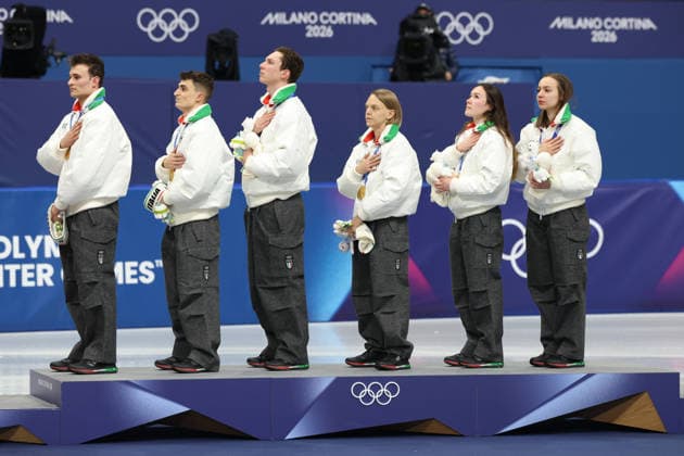 February 10, 2026, Milan, Lombardy, Italy: PIETRO SIGHEL, LUCA SPECHENHAUSER, THOMAS NADALINI, ARIANNA FONTANA, CHIARA BETTI and ELISA CONFORTOLA of Team Belgium celebrate winning the bronze medal in the Mixed Team Relay final of the Short Track Speed skating, Eisschnelllauf at the Milano Cortina 2026 Winter Olympic Games, Olympische Spiele, Olympia, OS Olympics 2026: Milano Cortina: Short Track Speed Skating  - ZUMAc179 20260210_oly_c179_042 Copyright: xMickaelxChavetx