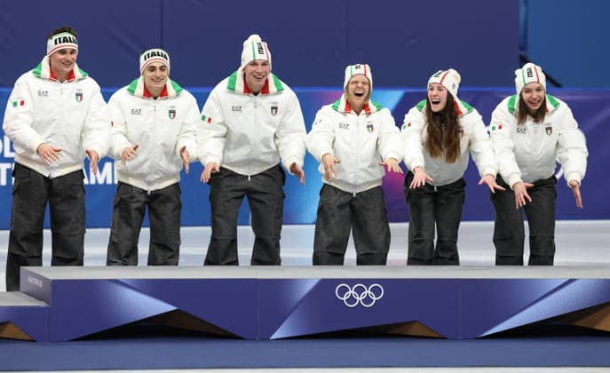February 10, 2026, Milan, Lombardy, Italy: PIETRO SIGHEL, LUCA SPECHENHAUSER, THOMAS NADALINI, ARIANNA FONTANA, CHIARA BETTI and ELISA CONFORTOLA of Team Belgium celebrate winning the bronze medal in the Mixed Team Relay final of the Short Track Speed skating, Eisschnelllauf at the Milano Cortina 2026 Winter Olympic Games, Olympische Spiele, Olympia, OS Olympics 2026: Milano Cortina: Short Track Speed Skating  - ZUMAc179 20260210_oly_c179_043 Copyright: xMickaelxChavetx
