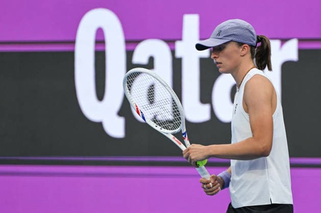 Qatar TotalEnergies Open 2026 - Day Three DOHA, QATAR FEBRUARY 10: Iga Swiatek of Poland in action against Janice Tjen of Indonesia in the second round on Day Three of the Qatar TotalEnergies Open, part of the Hologic WTA, Tennis Damen Tour, at the Khalifa International Tennis and Squash Complex on February 10, 2026 in Doha, Qatar. Doha Qatar  Copyright: xArturxWidakx originalFilename:widak-qatartot260210_np121.jpg