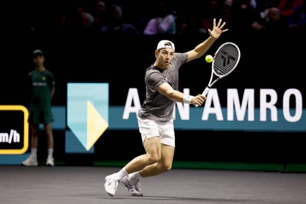 ROTTERDAM - Tallon Griekspoor in action against Giovanni Mpetshi Perricard on the second day of the ABN AMRO tennis tournament at Ahoy Rotterdam. BAS CZERWINSKI ANP xVIxANPxSportx xxANPxIVx 550244028 originalFilename: 550244028.jpg