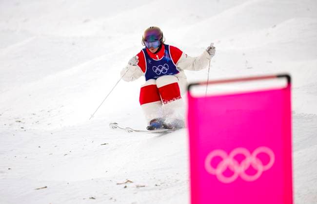 February 10, 2026, Livigno, Italy: Canada s Maia Schwinghammer from Saskatoon, Sask., competes in the women s moguls qualification at the Milano Cortina 2026 Winter Olympic Games, Olympische Spiele, Olympia, OS in Livigno, Italy on Tuesday, Feb. 10, 2026. Canada News - February 10, 2026  - ZUMAc35_ 20260210_zaf_c35_084 Copyright: xSeanxKilpatrickx