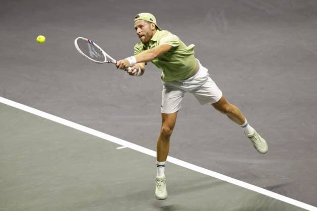 ROTTERDAM - Hugo Grenier in action against Jan-Lennard Struff on the second day of the ABN AMRO tennis tournament in Ahoy Rotterdam. BAS CZERWINSKI ANP xVIxANPxSportx xxANPxIVx 550250188 originalFilename: 550250188.jpg