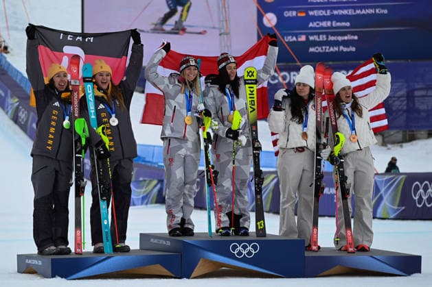 GIOCHI OLIMPICI - Olimpiadi Invernali Milano-Cortina 2026 - Alpine Skiing Women s Team Combined, Slalom Kira Weidle Winkelmann Emma Aicher from Germania,Ariane Raedler Katharina Huber from Austria,Jacqueline Wiles Paula Moltzan from Stati Uniti d America during the Winter Olympic Games, Olympische Spiele, Olympia, OS Milano Cortina 2026, in Tofane Alpine Skiing Centre , on February 10 2026, in Cortina, Italy Cortina D Ampezzo Italy  Copyright: xIPAxSport ABACAx