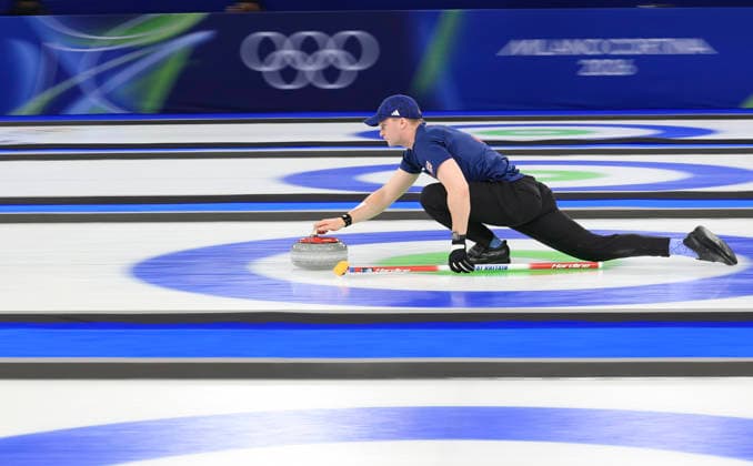 (260210) -- CORTINA D AMPEZZO, Feb. 10, 2026 -- Bruce Mouat of Britain competes during the curling mixed doubles bronze medal match between Britain and Italy at the Milan-Cortina 2026 Olympic Winter games, Winterspiele,Spiele, Summer games in Cortina, Italy, Feb. 10, 2026. ) (MICO2026)ITALY-CORTINA D AMPEZZO-OLYMPIC WINTER GAMES-CURLING-MIXED DOUBLES-BRONZE MEDAL MATCH-GBR VS ITA DingxXu 