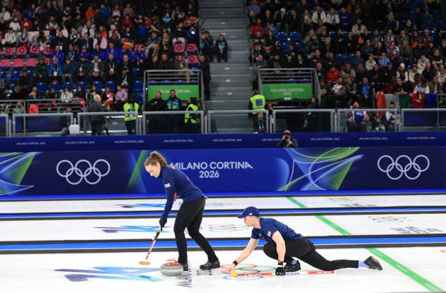 (260210) -- CORTINA D AMPEZZO, Feb. 10, 2026 -- Bruce Mouat Jennifer Dodds (L) of Britain compete during the curling mixed doubles bronze medal match between Britain and Italy at the Milan-Cortina 2026 Olympic Winter games, Winterspiele,Spiele, Summer games in Cortina, Italy, Feb. 10, 2026. ) (MICO2026)ITALY-CORTINA D AMPEZZO-OLYMPIC WINTER GAMES-CURLING-MIXED DOUBLES-BRONZE MEDAL MATCH-GBR VS ITA DingxXu 