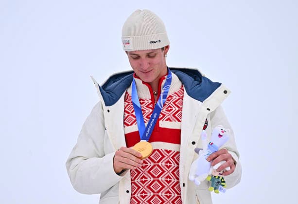 (260210) -- LIVIGNO, Feb. 10, 2026 -- Gold medalist Birk Ruud of Norway reacts during the awarding ceremony for the freestyle skiing men s freeski slopestyle at the Milan-Cortina 2026 Olympic Winter games, Winterspiele,Spiele, Summer games in Livigno, Italy, Feb. 10, 2026. ) (MICO2026)ITALY-LIVIGNO-OLYMPIC WINTER GAMES-FREESTYLE SKIING-MEN S FREESKI SLOPESTYLE-FINAL ZhangxHongxiang 