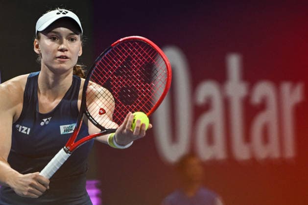 Qatar TotalEnergies Open 2026 - Day Three DOHA, QATAR FEBRUARY 10: Elena Rybakina of Kazakhstan in action against Xinyu Wang of China in the second round on Day Three of the Qatar TotalEnergies Open, part of the Hologic WTA, Tennis Damen Tour, at the Khalifa International Tennis and Squash Complex on February 10, 2026 in Doha, Qatar. Doha Qatar  Copyright: xArturxWidakx originalFilename:widak-qatartot260210_npfae.jpg