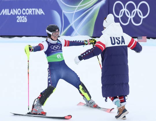 USA s Paula Moltzan celebrates with her teammate Jaqueline Wiles after completing the slalom section in the Women s Team combined downhill race at the 2026 Winter Olympics in Cortina, Italy on Tuesday February 10, 2026. Austria won the gold, Germany won the silver and USA won the bronze.  OLY20260210680 HUGOxPHILPOTT